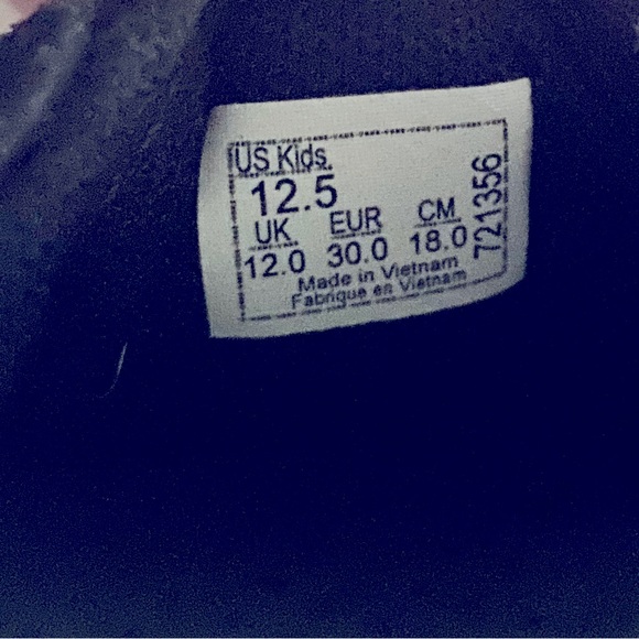 Vans Black and Camo Old Skool Sneakers with Signature Stripe - Picture 11 of 11